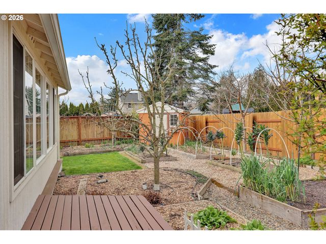 4452 JESSICA Dr, Springfield, OR 97478
