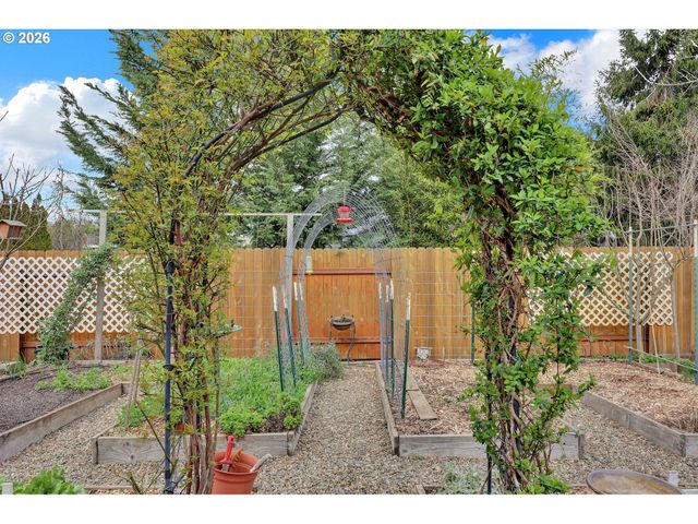 4452 JESSICA Dr, Springfield, OR 97478