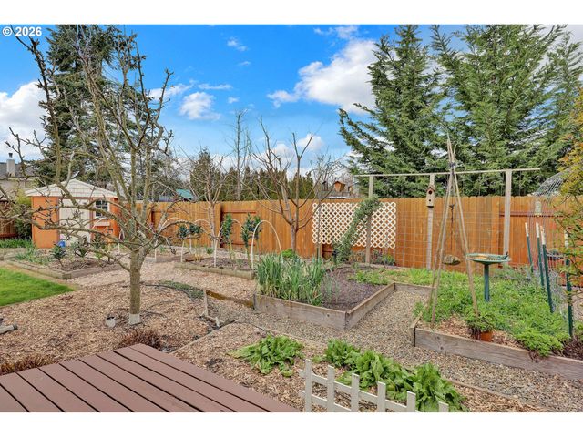 4452 JESSICA Dr, Springfield, OR 97478