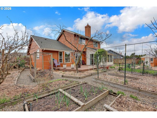 4452 JESSICA Dr, Springfield, OR 97478