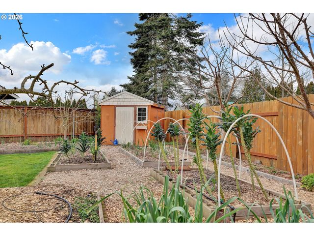 4452 JESSICA Dr, Springfield, OR 97478