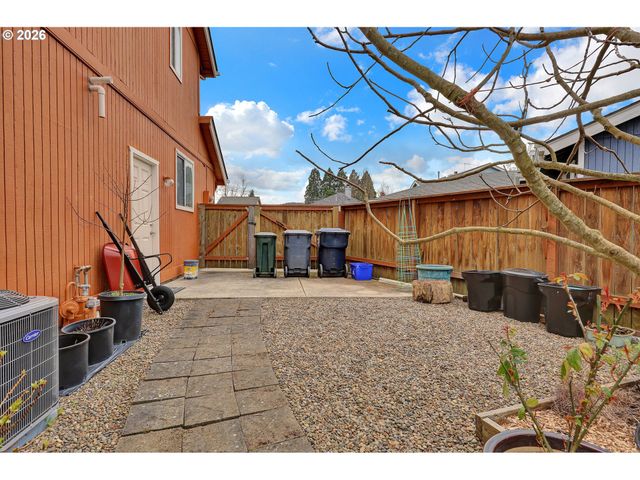 4452 JESSICA Dr, Springfield, OR 97478