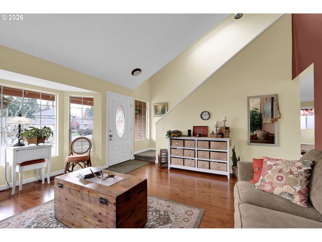 4452 JESSICA Dr, Springfield, OR 97478