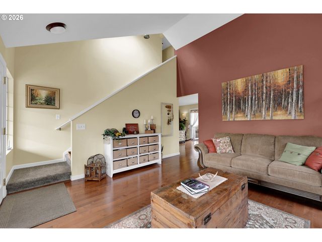 4452 JESSICA Dr, Springfield, OR 97478