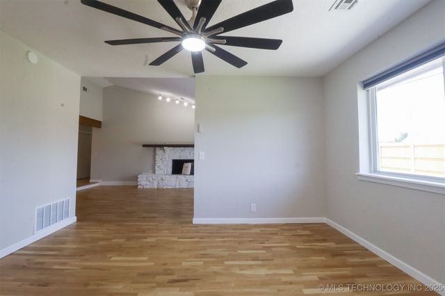 1404 W Indianola Street, Broken Arrow, OK 74012