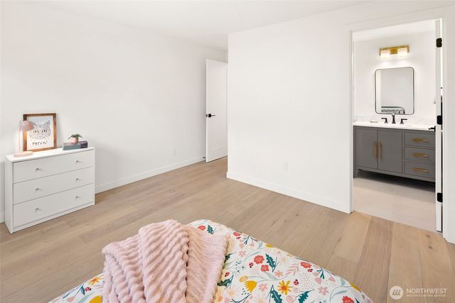 16040 36th Avenue NE, Lake Forest Park, WA 98155