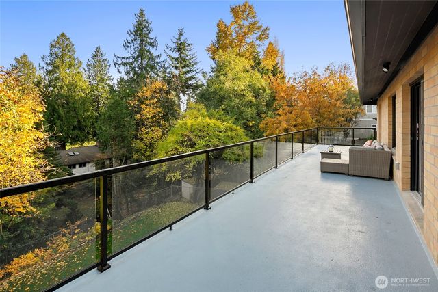 16040 36th Avenue NE, Lake Forest Park, WA 98155