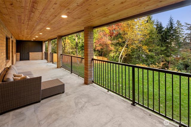 16040 36th Avenue NE, Lake Forest Park, WA 98155