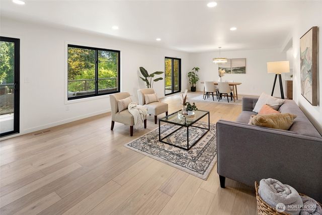 16040 36th Avenue NE, Lake Forest Park, WA 98155