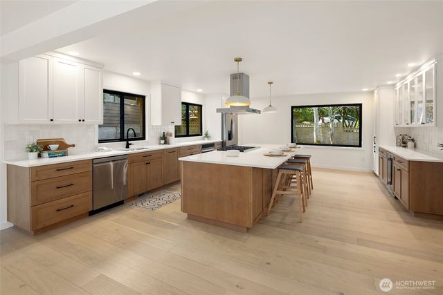 16040 36th Avenue NE, Lake Forest Park, WA 98155