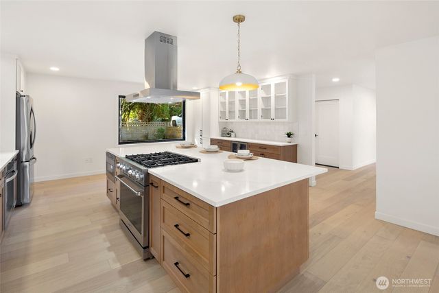 16040 36th Avenue NE, Lake Forest Park, WA 98155