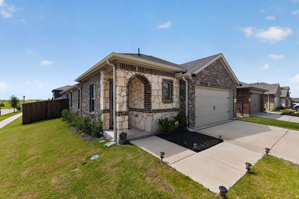 4626 Verdin Street, Crandall, TX 75114