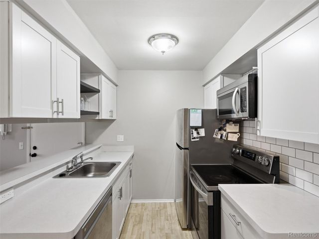 34691 Kimberly Drive 51, Sterling Heights, MI 48312