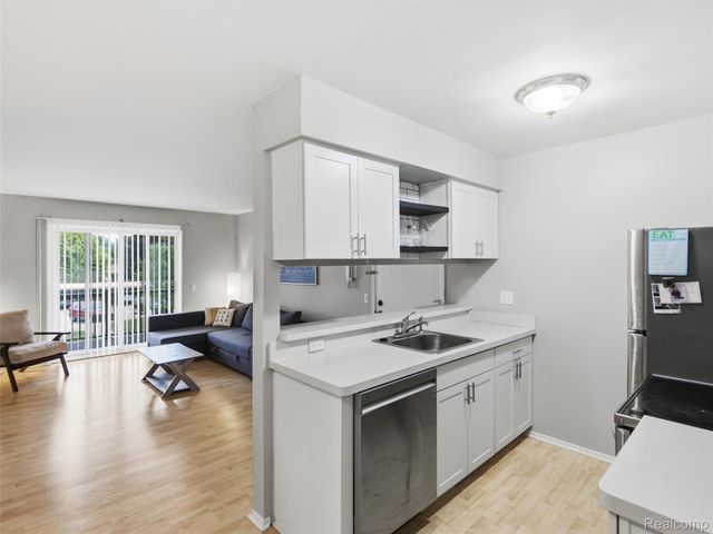34691 Kimberly Drive 51, Sterling Heights, MI 48312
