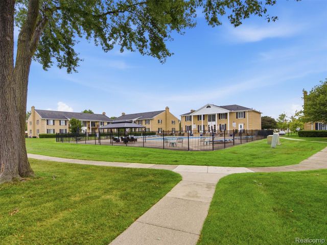 34691 Kimberly Drive 51, Sterling Heights, MI 48312