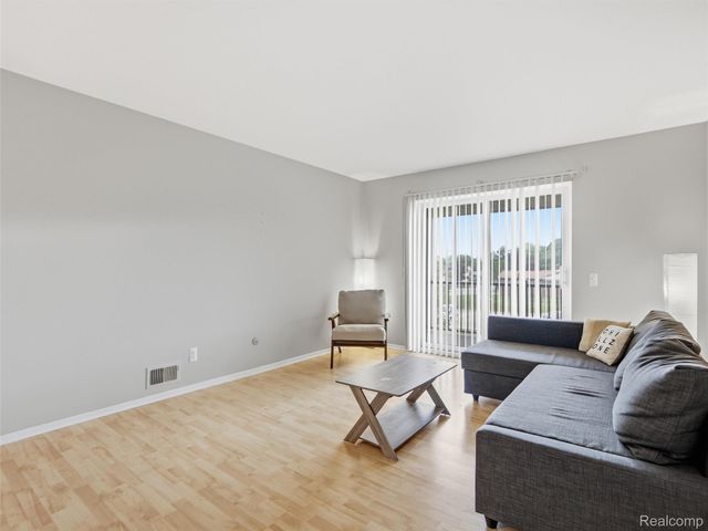 34691 Kimberly Drive 51, Sterling Heights, MI 48312