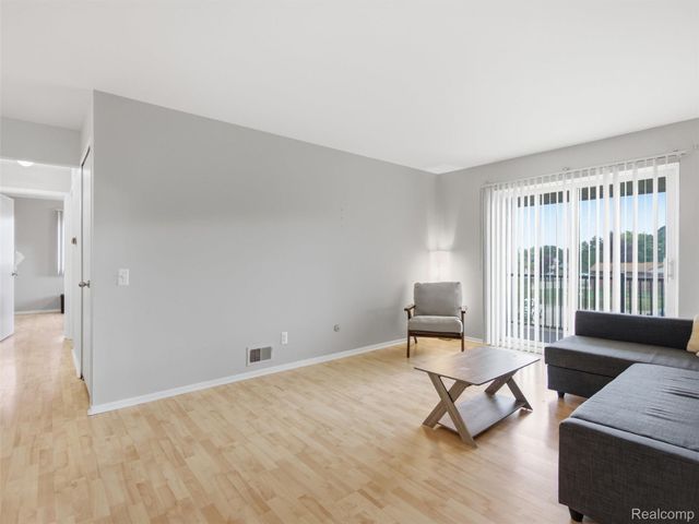 34691 Kimberly Drive 51, Sterling Heights, MI 48312