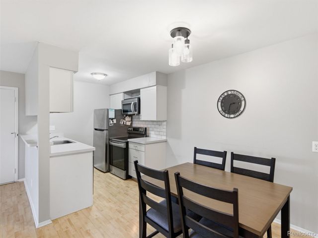 34691 Kimberly Drive 51, Sterling Heights, MI 48312