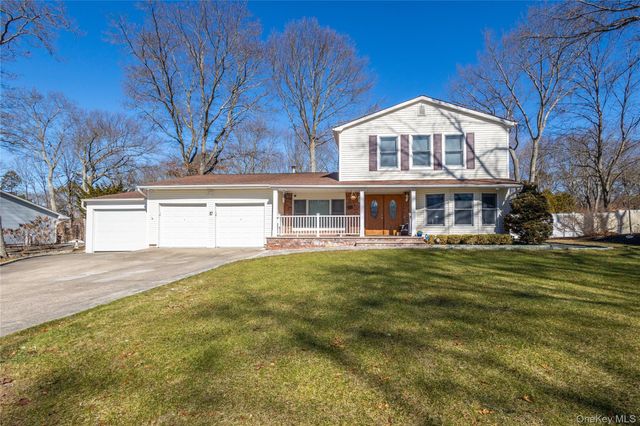 17 Wanda Terrace, Farmingville, NY 11738