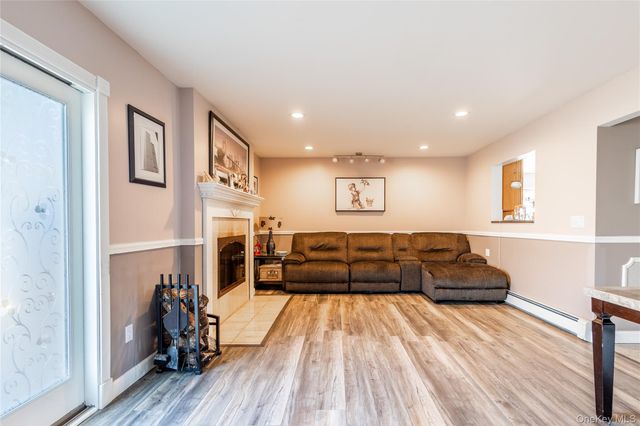 17 Wanda Terrace, Farmingville, NY 11738