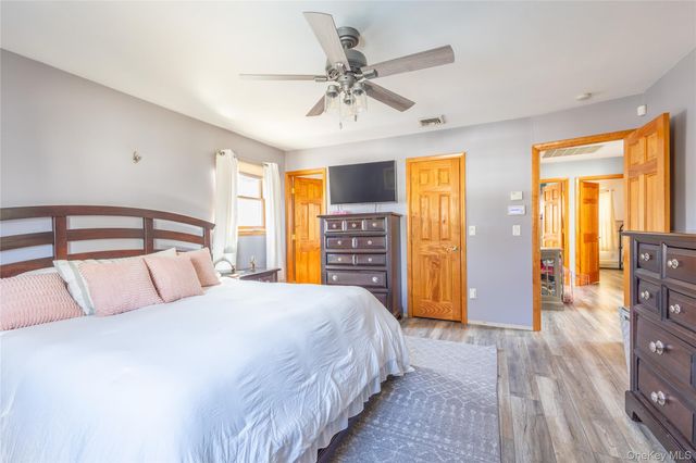 17 Wanda Terrace, Farmingville, NY 11738