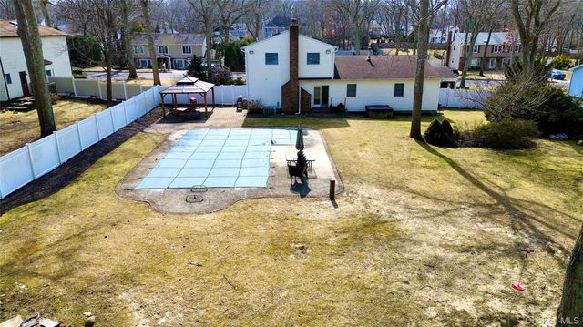 17 Wanda Terrace, Farmingville, NY 11738