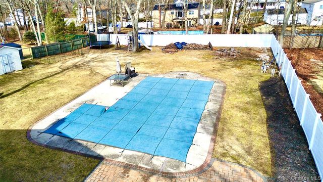 17 Wanda Terrace, Farmingville, NY 11738