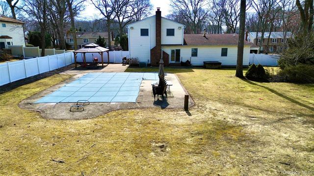 17 Wanda Terrace, Farmingville, NY 11738