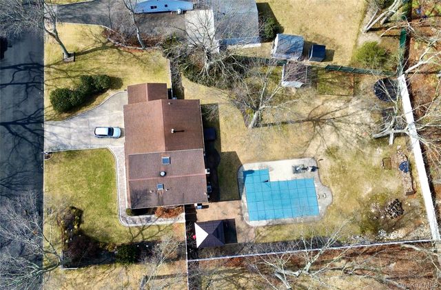 17 Wanda Terrace, Farmingville, NY 11738