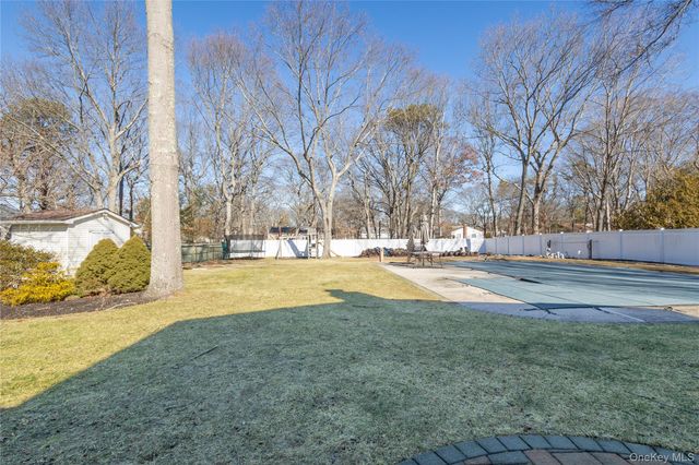 17 Wanda Terrace, Farmingville, NY 11738