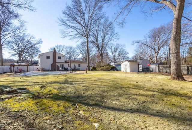 17 Wanda Terrace, Farmingville, NY 11738