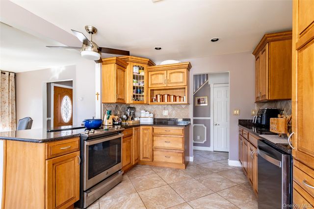 17 Wanda Terrace, Farmingville, NY 11738