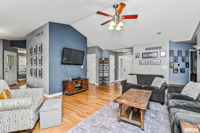 716 SIMON Street, Washington, IL 61571
