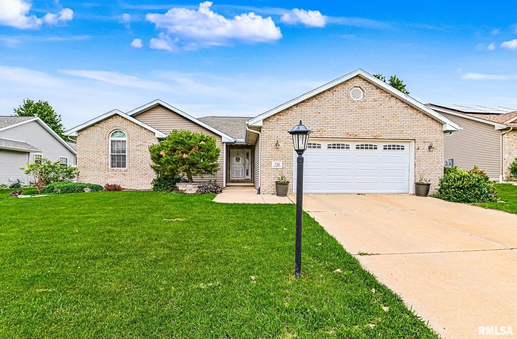 716 SIMON Street, Washington, IL 61571