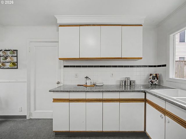 2220 Se YAMHILL St, Portland, OR 97214