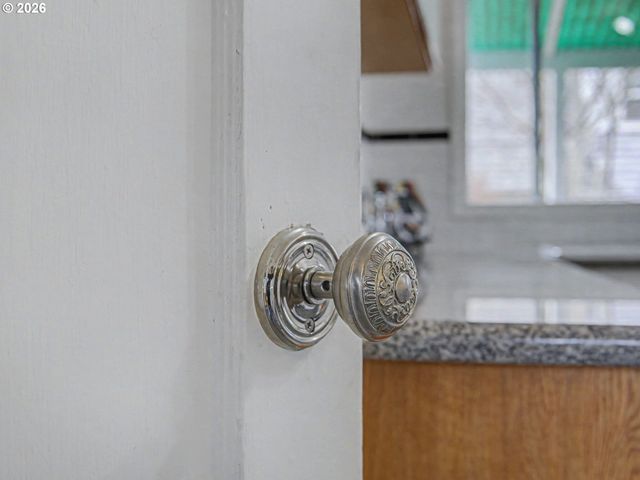 2220 Se YAMHILL St, Portland, OR 97214