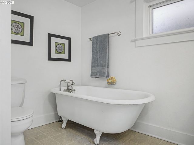 2220 Se YAMHILL St, Portland, OR 97214