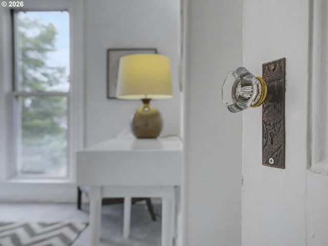 2220 Se YAMHILL St, Portland, OR 97214