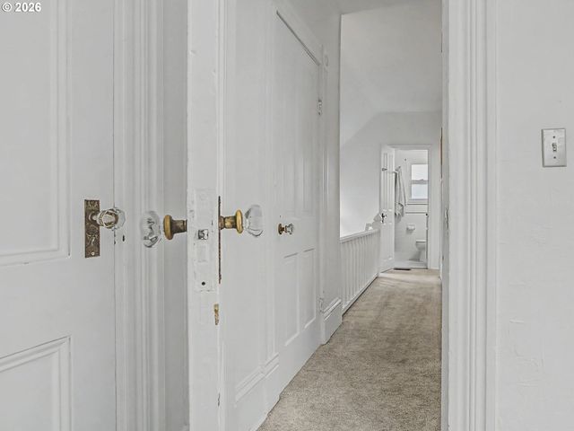 2220 Se YAMHILL St, Portland, OR 97214