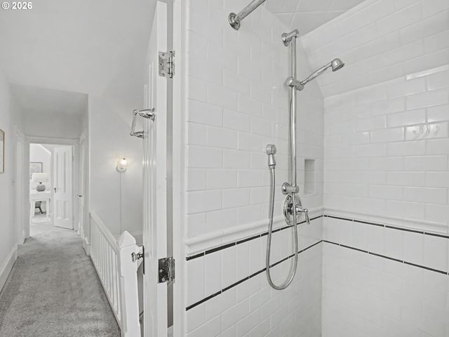 2220 Se YAMHILL St, Portland, OR 97214