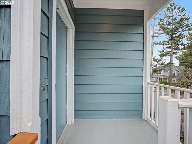 2220 Se YAMHILL St, Portland, OR 97214