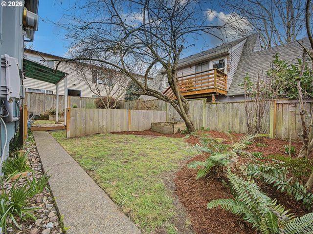 2220 Se YAMHILL St, Portland, OR 97214