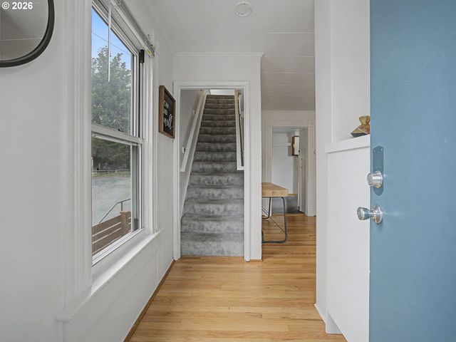 2220 Se YAMHILL St, Portland, OR 97214