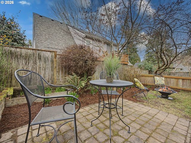 2220 Se YAMHILL St, Portland, OR 97214