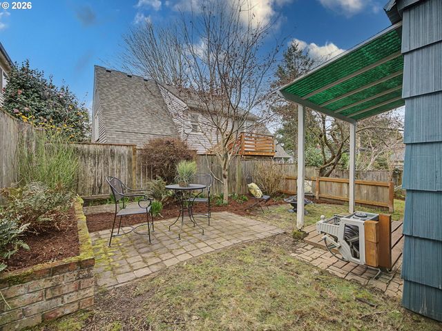 2220 Se YAMHILL St, Portland, OR 97214