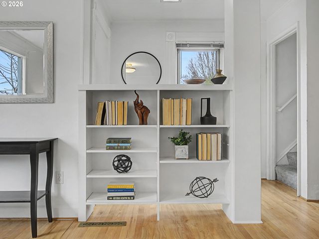 2220 Se YAMHILL St, Portland, OR 97214