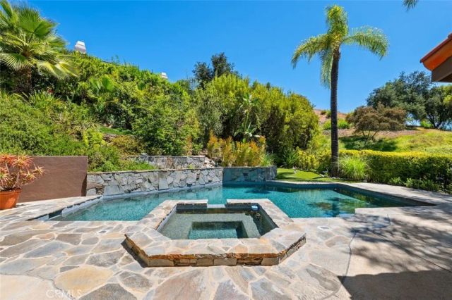 4433 Tedregal Court, Calabasas, CA 91302