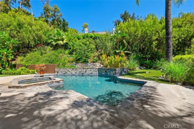 4433 Tedregal Court, Calabasas, CA 91302