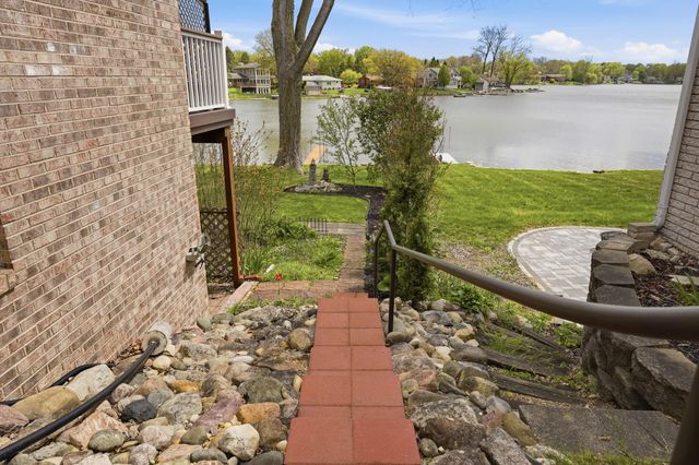 3750 Loch Drive, Highland Twp, MI 48357