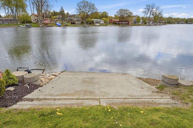 3750 Loch Drive, Highland Twp, MI 48357
